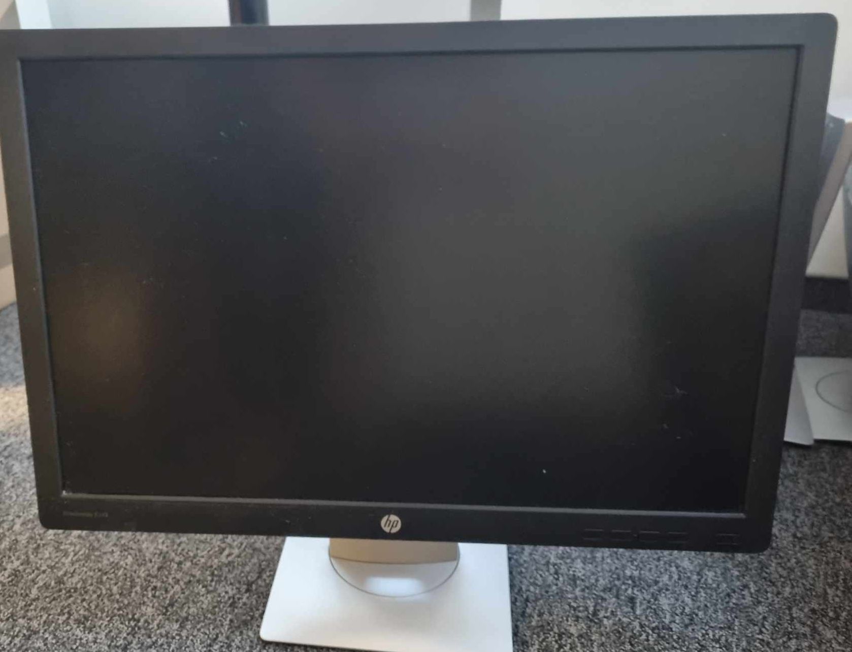 Monitor 24 inch HP negru cu gri calculator periferice