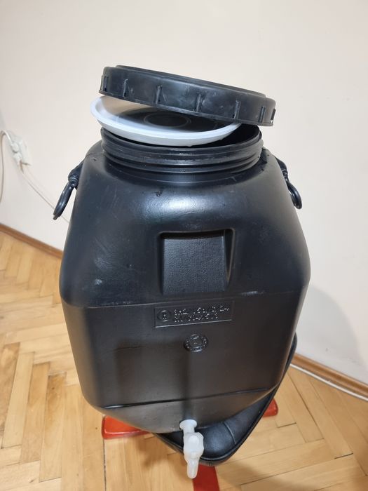 Бидони 60л. Двоен капак.