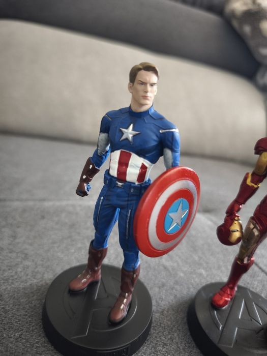 Marvel Movie collection две фигури за 20 лв.