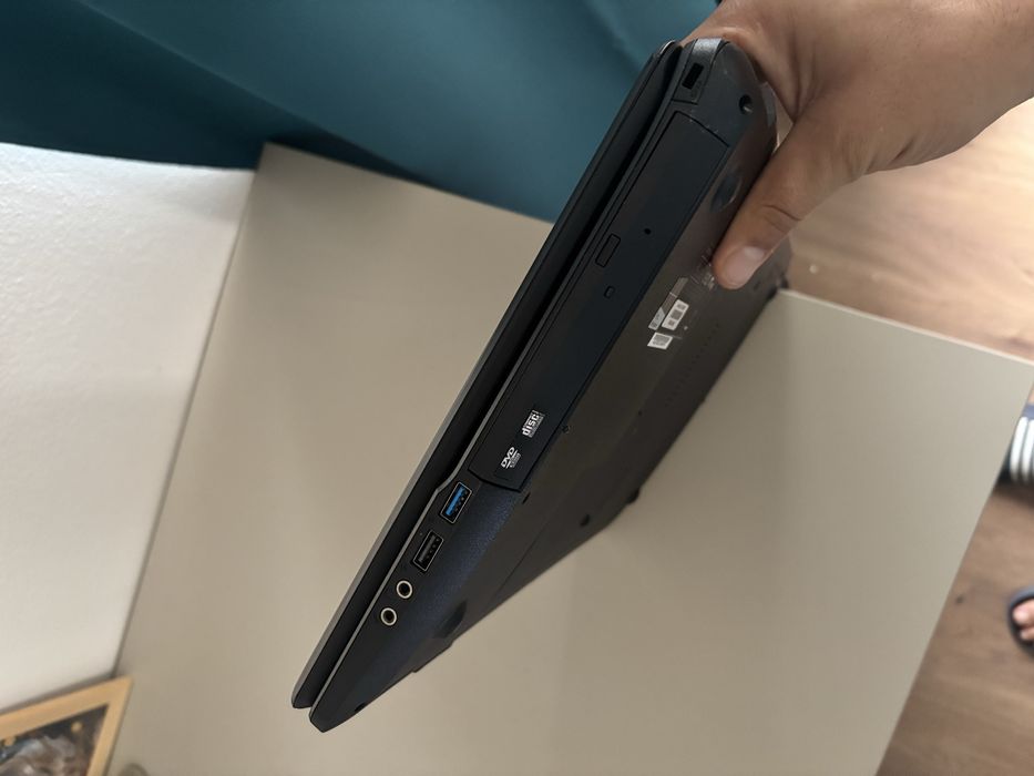 Laptop Clevo Gaming• 17,3” Full HD• i5-6300H• 12gb ram•SSD •Nvidia Gtx