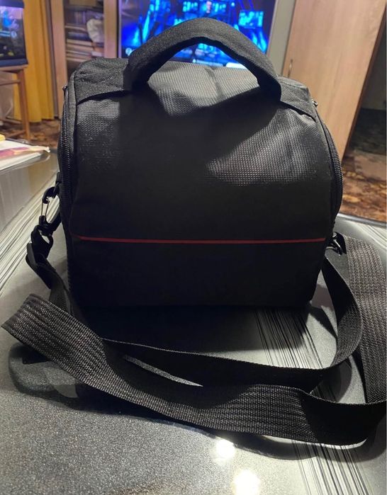 Фотоапарат Canon eos 2000D