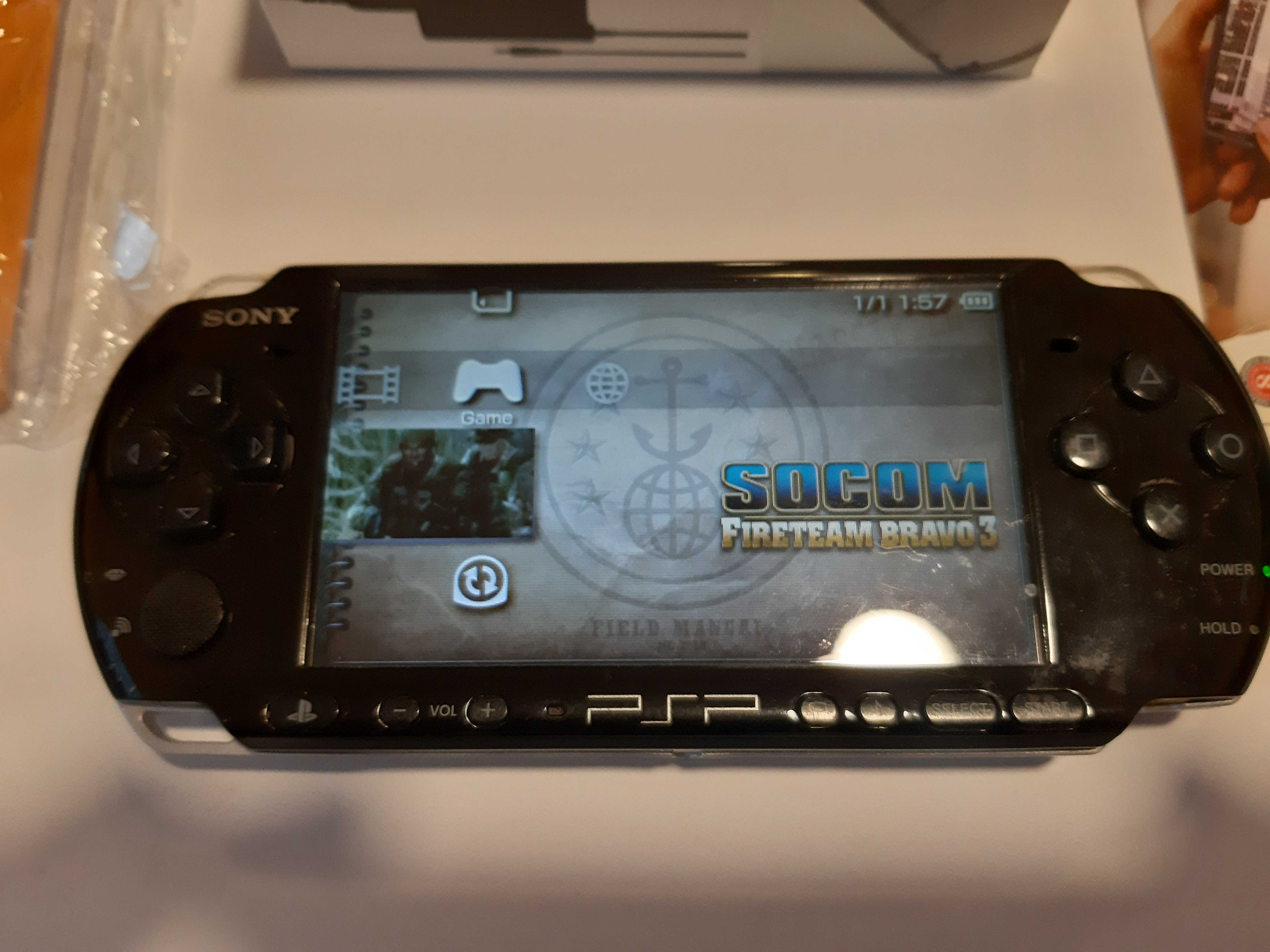 Хакната ПСП PSP Конзола PSP 32 гб мемори карта и 100 игри модел 2000
