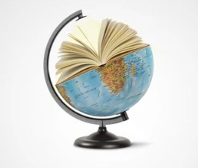 Продаются книги в связи с закрытием магазина, идёт распродажа книг