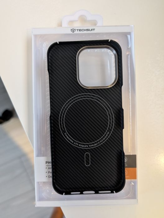 Husa MagSafe iPhone 16 pro din carbon/aramid