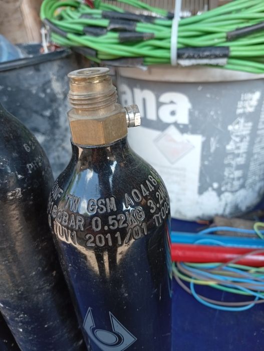 Butelii mici pentru  CO 2