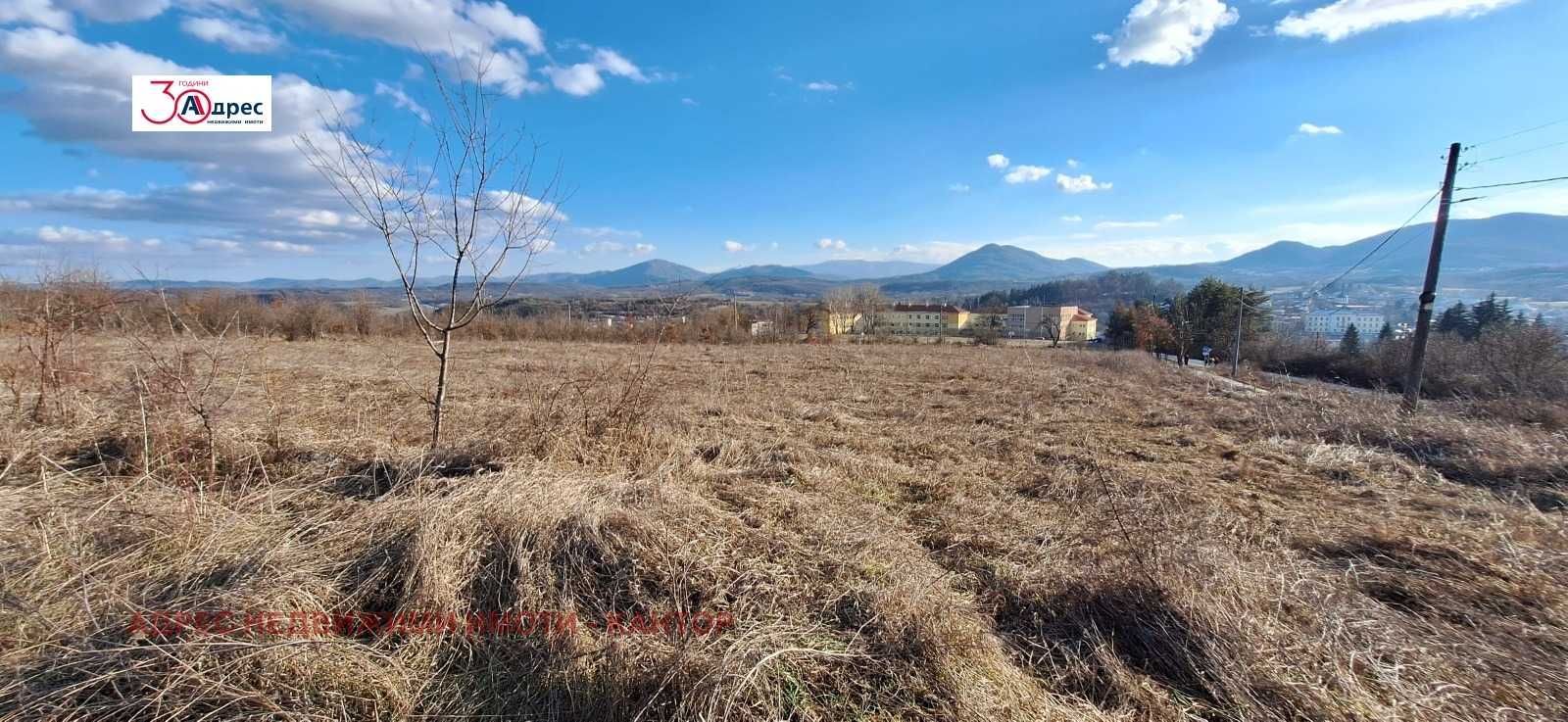 Продава три панорамни парцела в гр. Елена