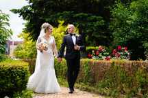 Rochie de mireasă tip sirenă cu trenă, mărimea M/38, purtată o dată