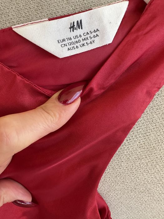 Червена рокля с брокат