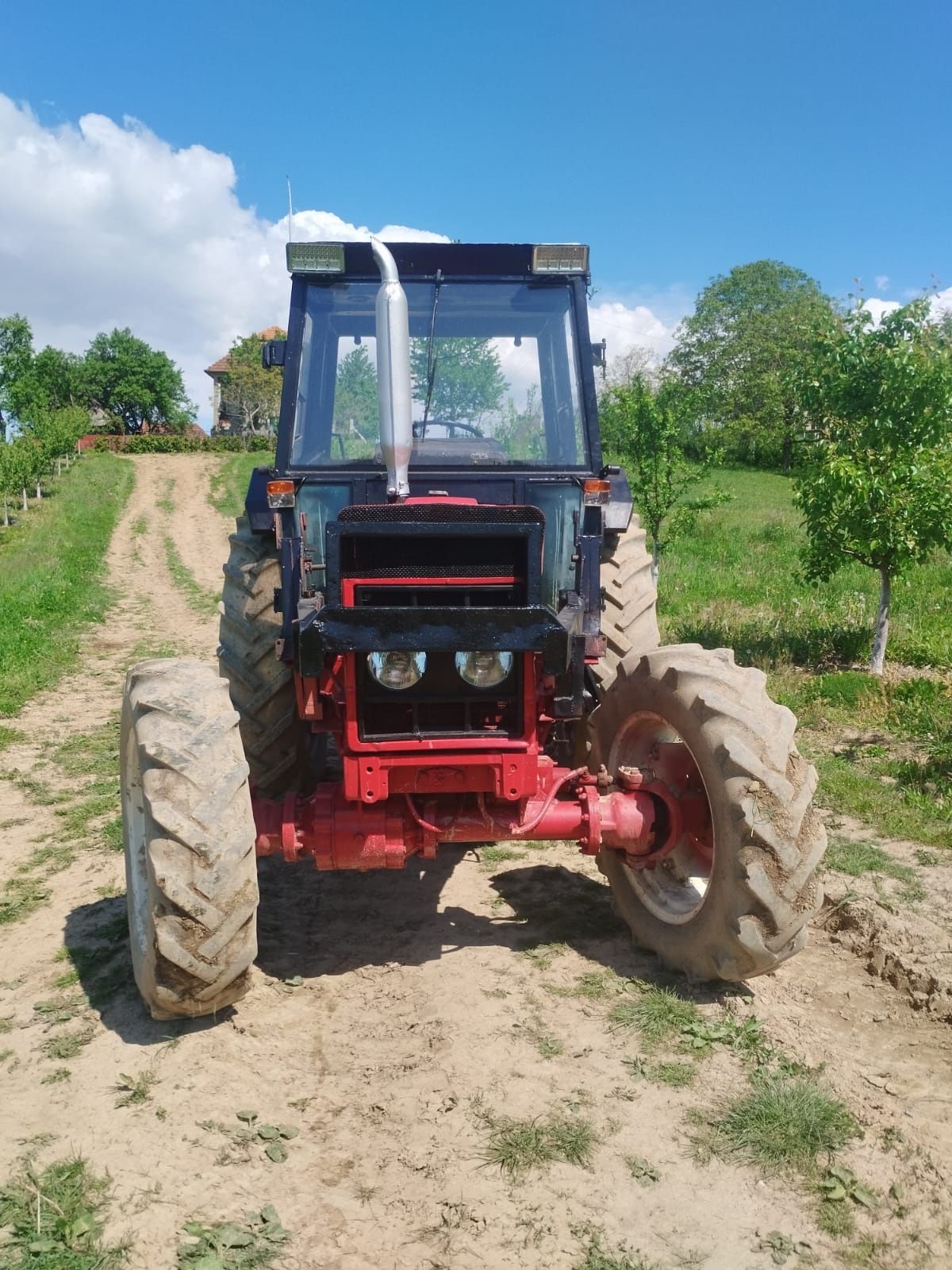 Tractor international 684 4x4
68cp
1985
4 cilindrii 
4x4 mic mare
Inve