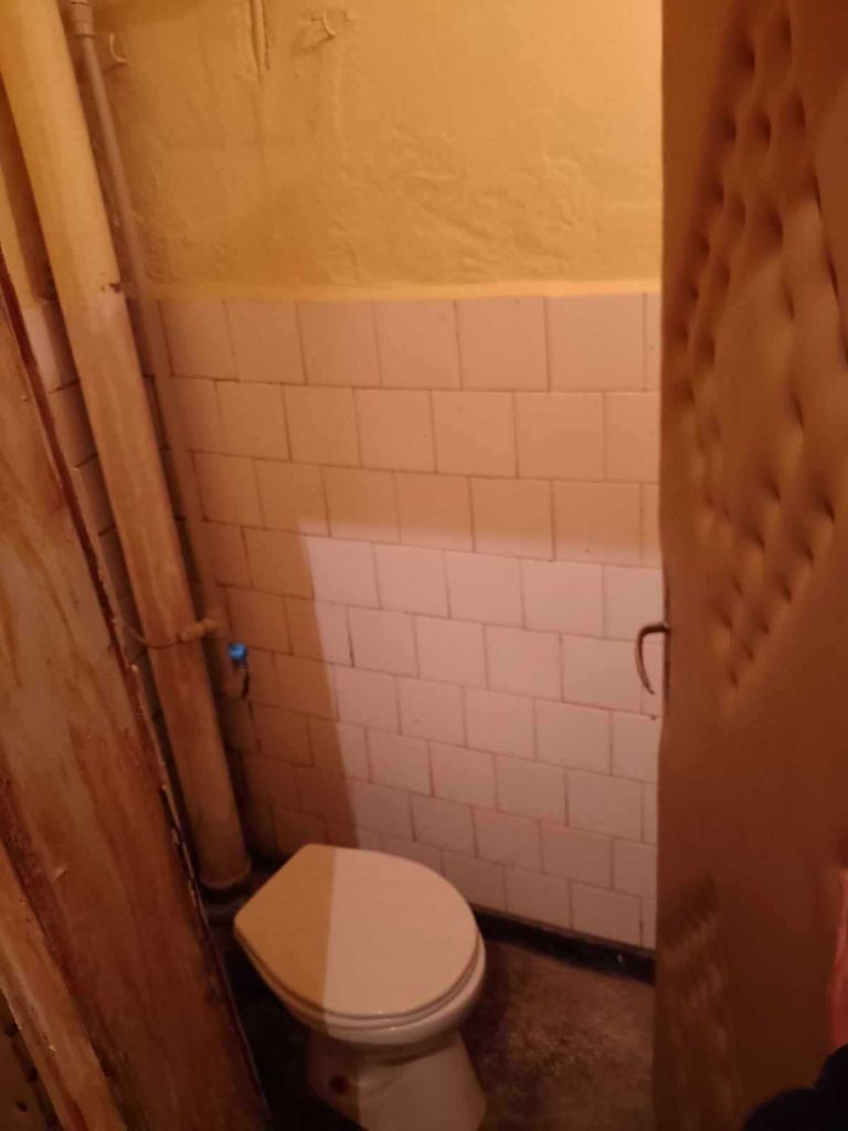 Продава се Тристаен апартамент в Левски - 100 кв.м за 418 €/кв.м - Снимка #8