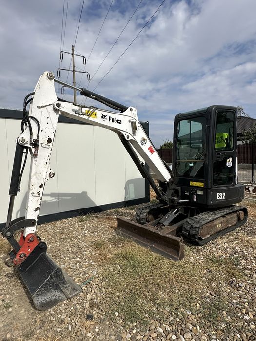 Inchiriez miniexcavator 3.3 tone