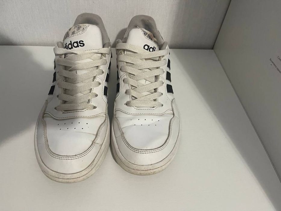 Женские кроссовки фирменные,