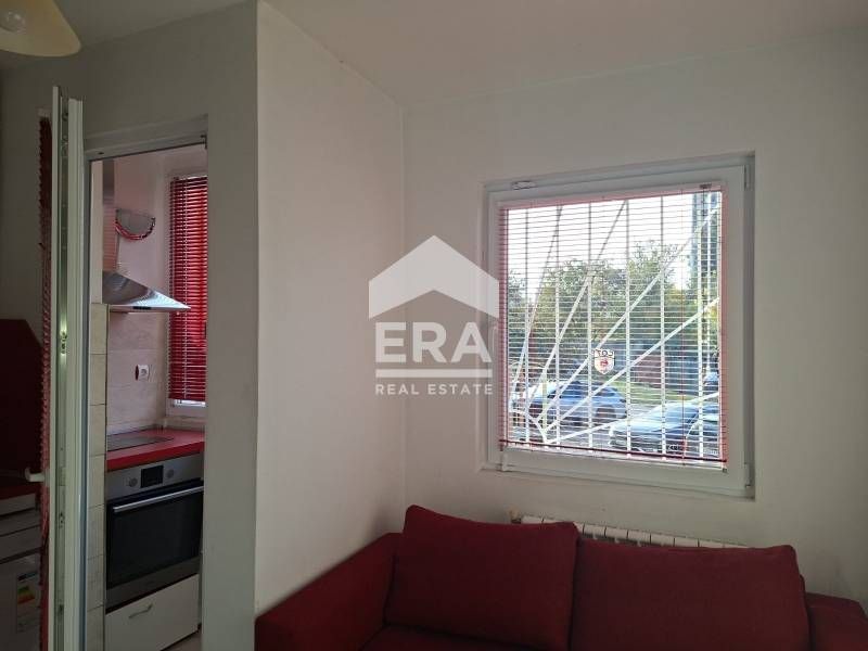 Дава се под наем Двустаен апартамент в Ловеч, Здравец - 67 кв.м за 357 € - Снимка #3