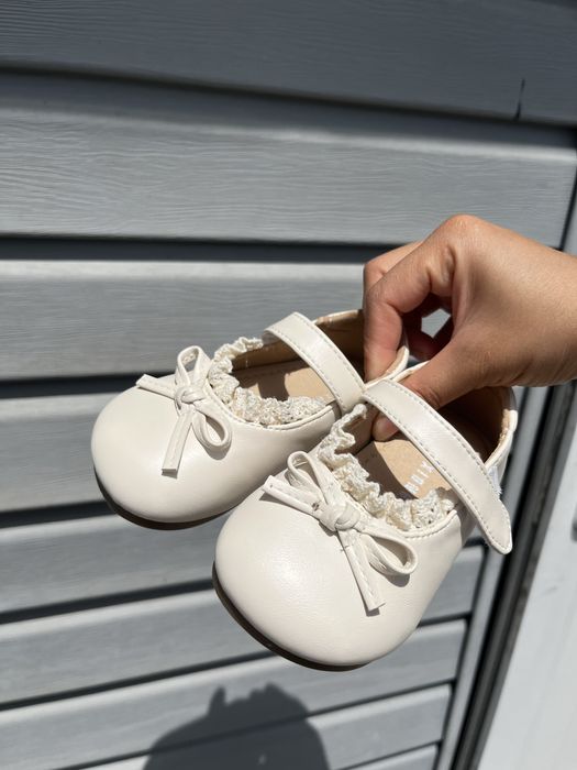 Продам детскую обувь