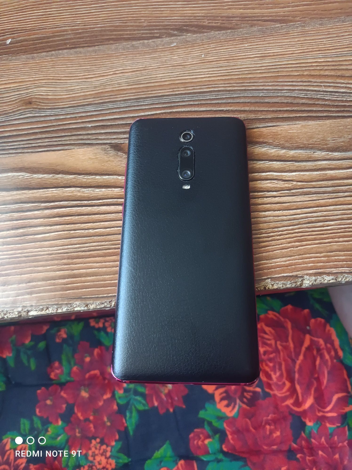 Xiaomi Mi 9T 4/64 Gb flagman sotiladi