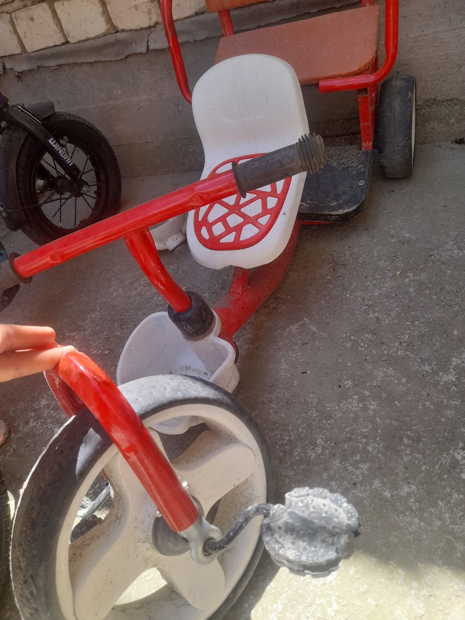 3 ta detski  Velosiped va bitta samakat sotiladi