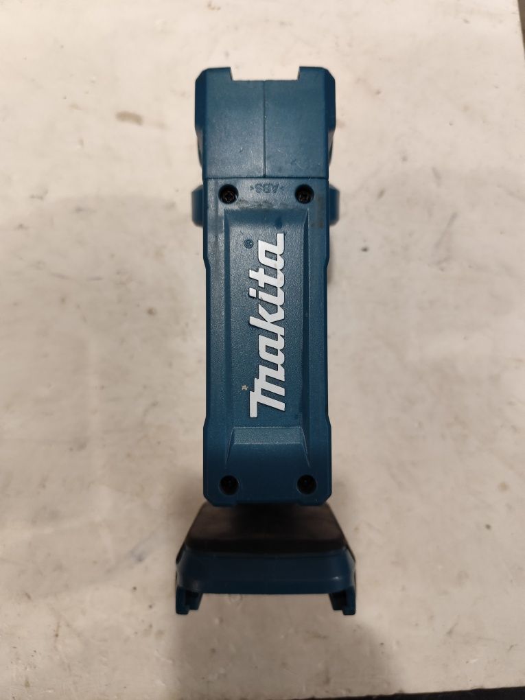 Акумулаторен лед фенер прожектор Макита Makita DML816 14,4 18V