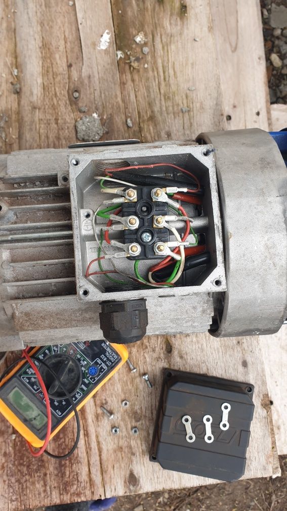 Vand urgent motor trifazat 2.2 kw cu frânare