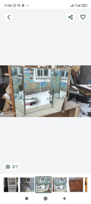 Шкафы, комод старые и стул.