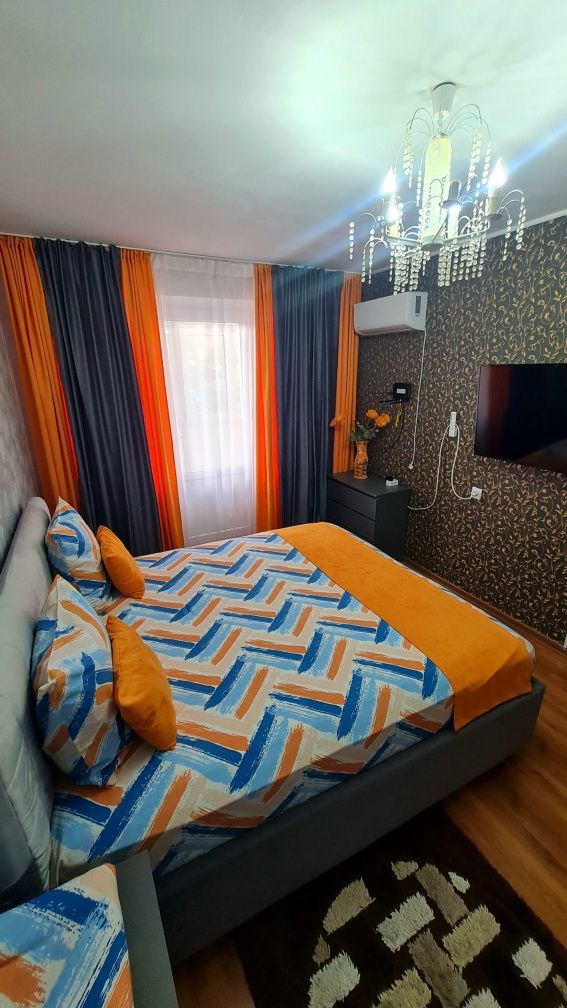 Посуточно 3 ком . кв в 27 мкр , рядом т/ц Байтерек.