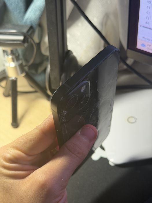 iphone 13 128gb liber de retea spart pe spate si cu baseband defect