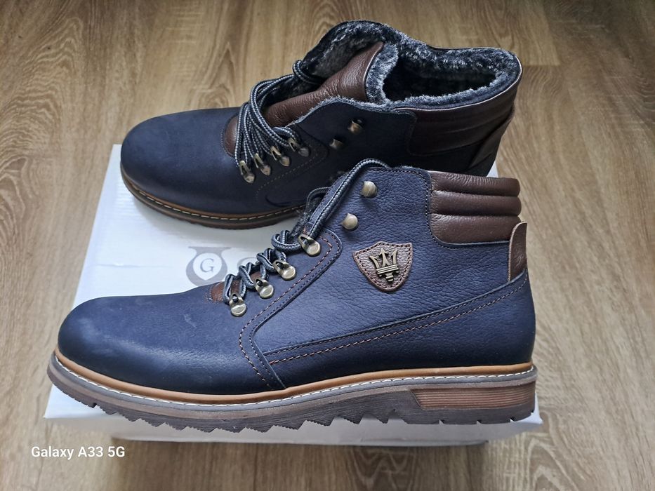 Vand ghete din piele naturala nabuc ( mată ) pentru bărbați.
Marime: 4