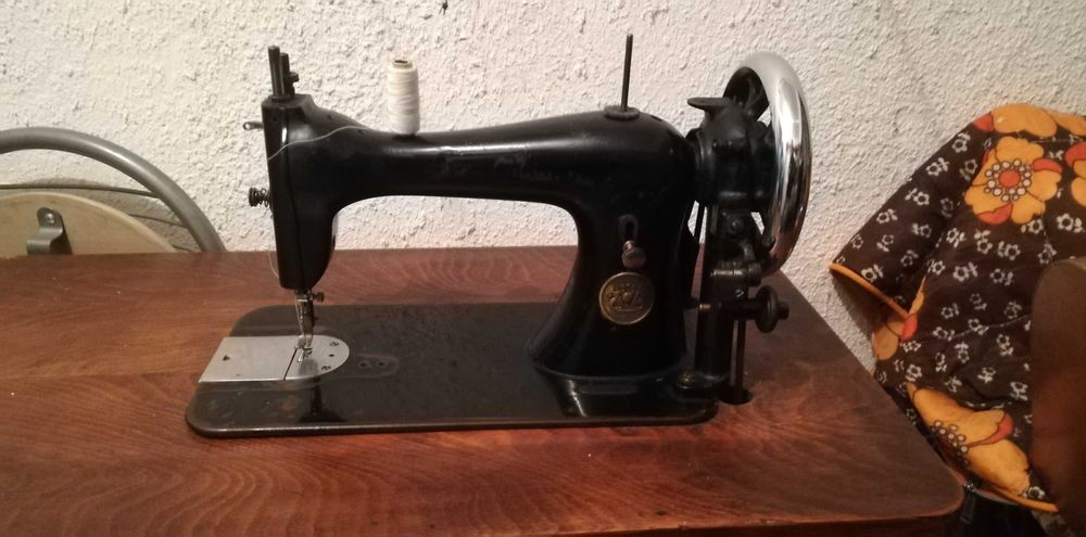 Masina de cusut veche