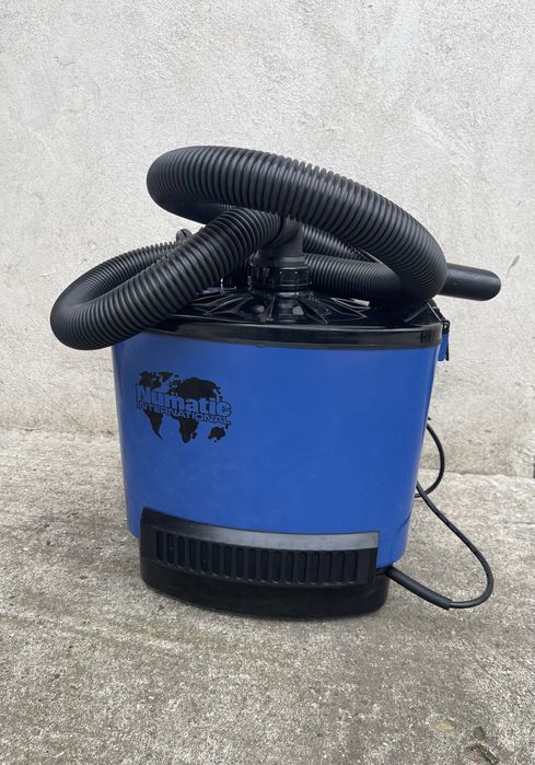 Aspirator profesional Numatic tip rucsac