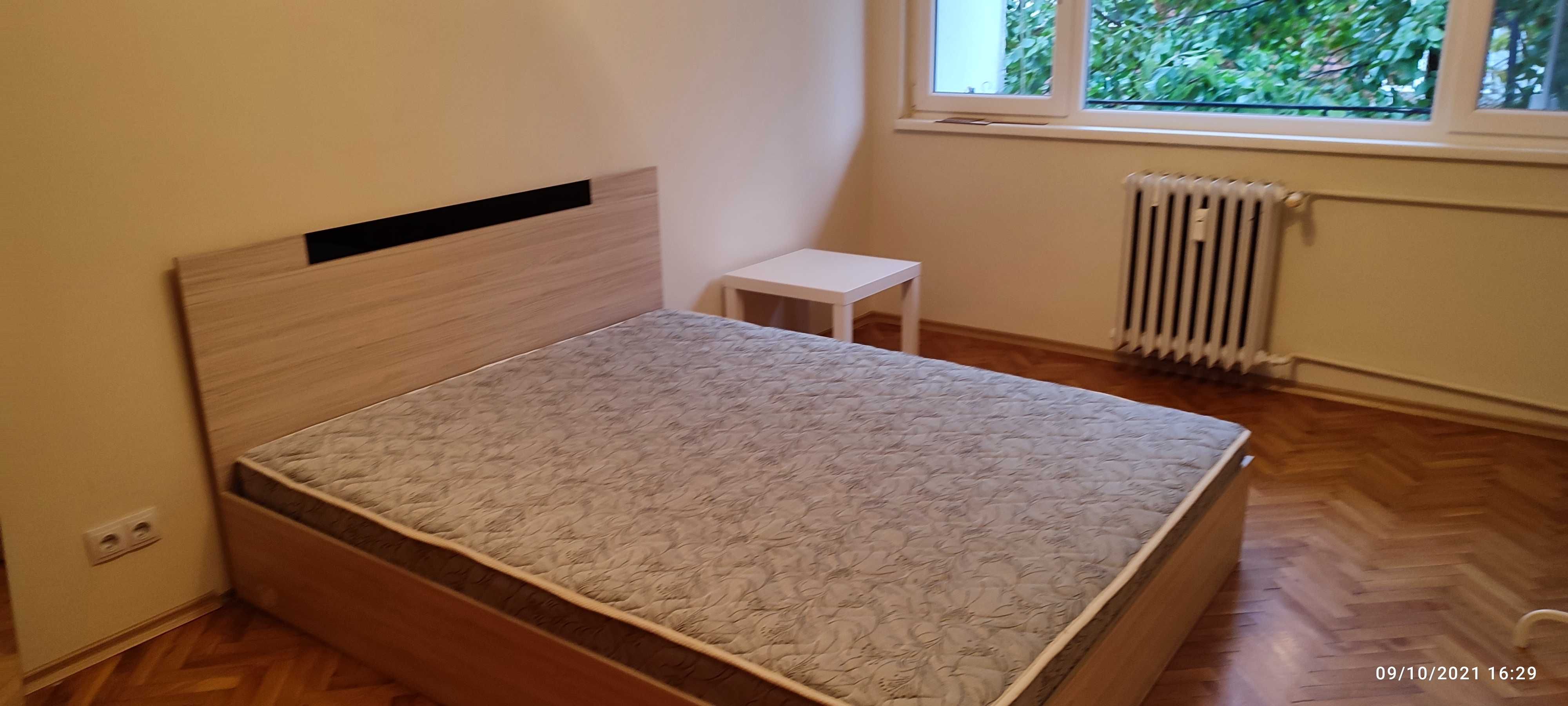 Давам под наем апартамент 3 стаи, хол, и кухня,