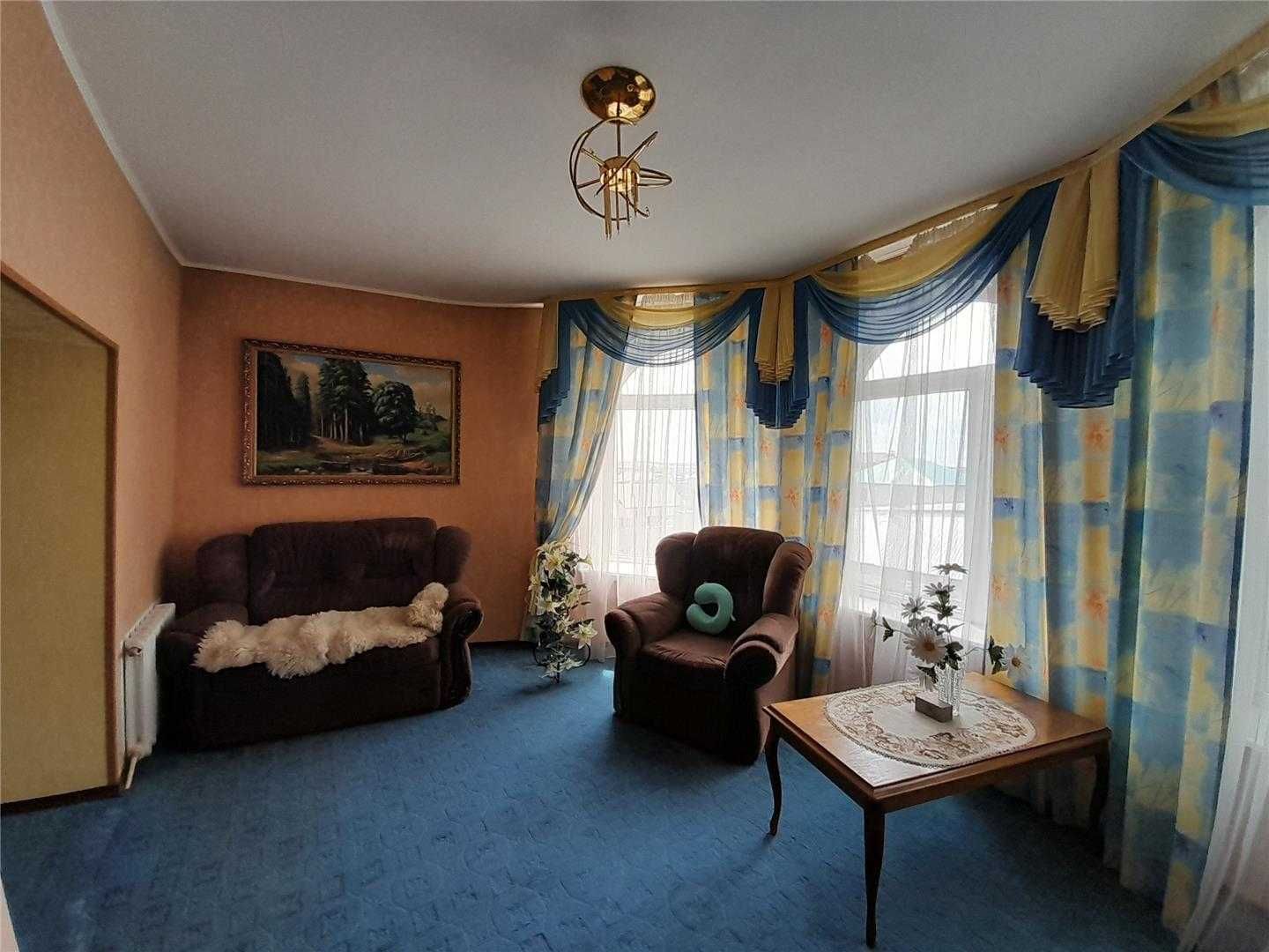 Продам 3 этажный особняк на 9а мкр .