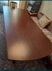 Продам стол коричневого цвета