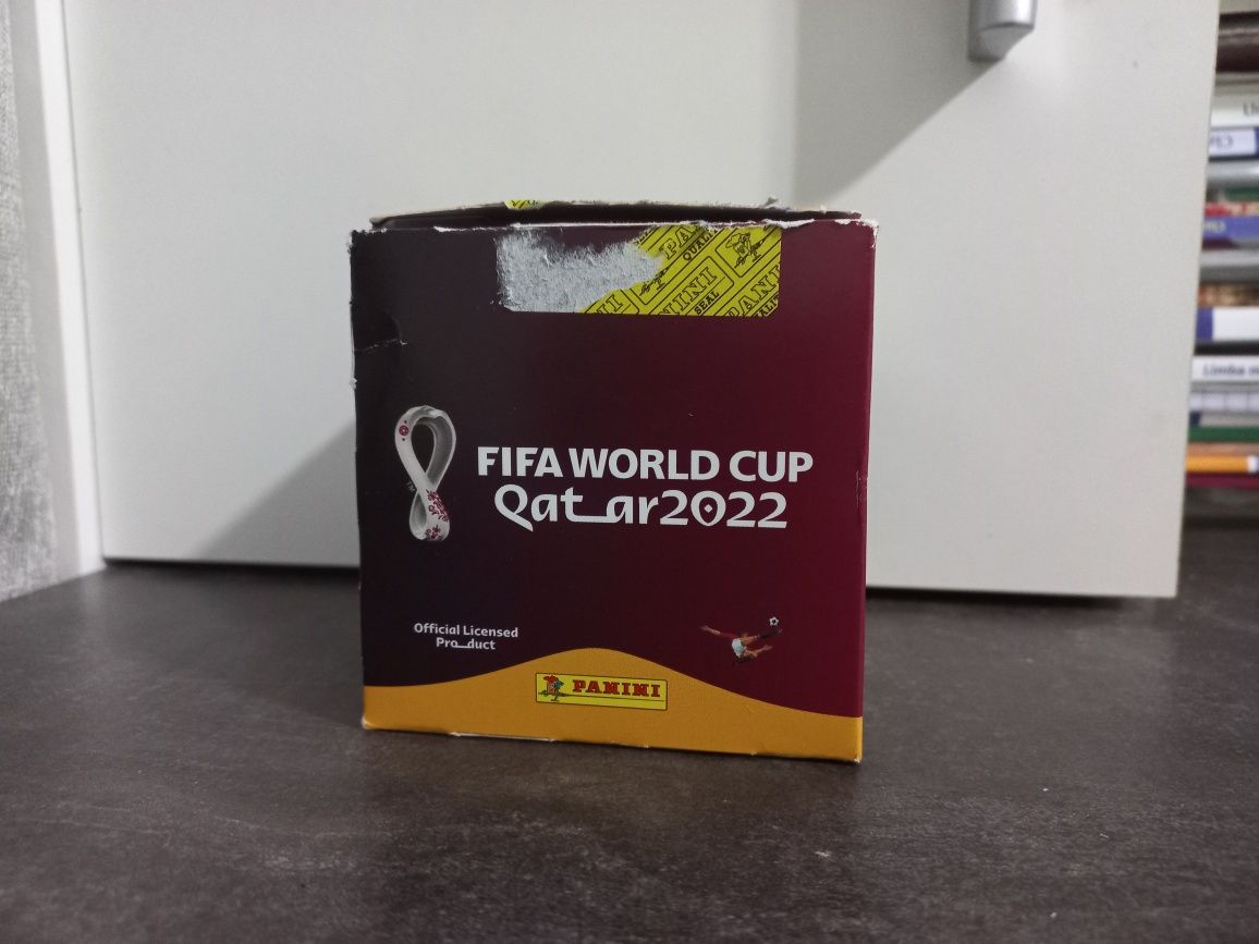 Vând 335 de stikere fifa world cup