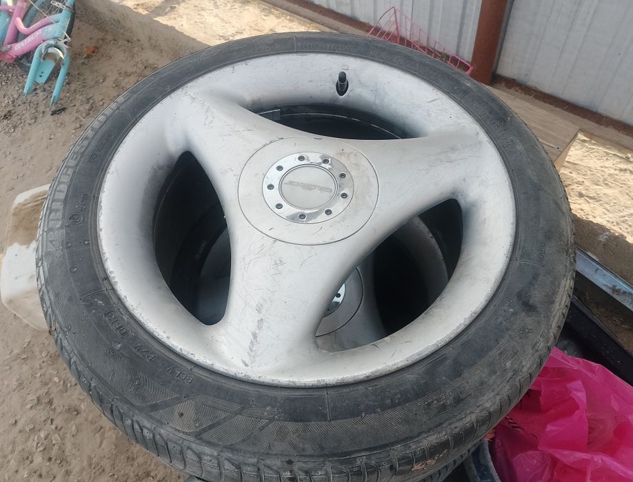 Покрышки с дисками 1 покришка рваные края диски цели не варинны