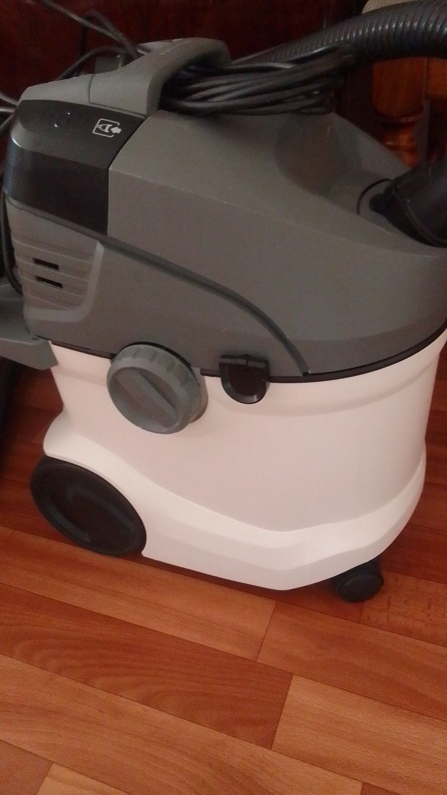 Продается в полном комплекте пылесос Karcher