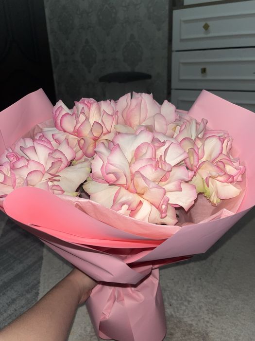 Dream Flowers моно-букет в оформлении роза 5 шт