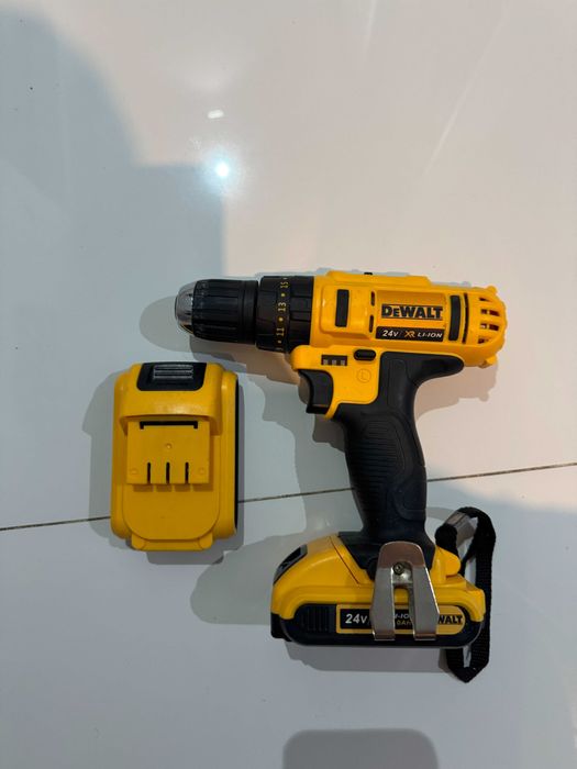 Винтоверт DeWalt DCD771 с 2 батерии