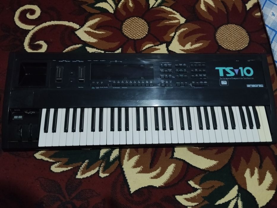 Ensoniq ts 10sotilad holati toza