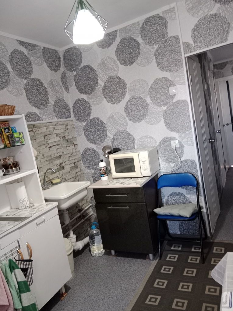 Продается 3комн.квартира, удобный район, тихий , зелёный двор. 8микр.