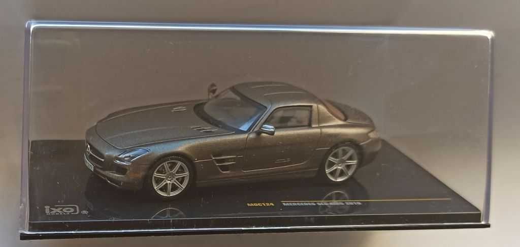 Macheta Mercedes-Benz SLS AMG 2010 maro - IXO Premium 1/43