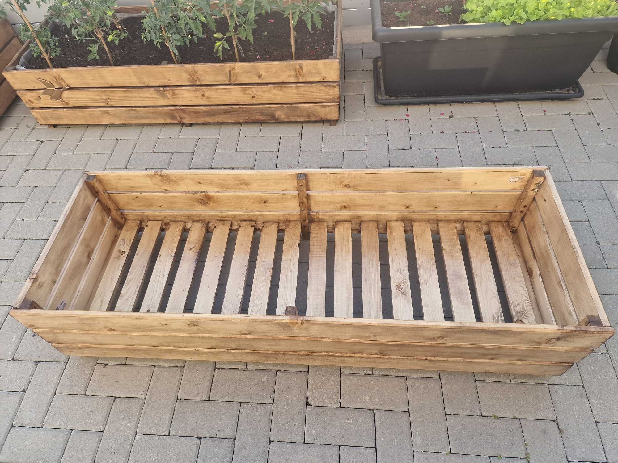 Jardiniere din lemn masiv