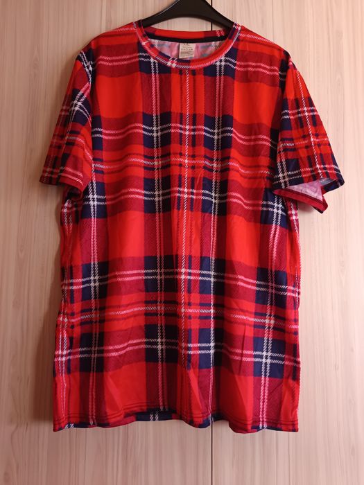 Коледни тениски нови Хл и 2 хл размер Цената е за двете !!!