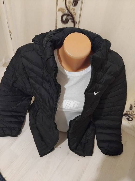 Ieftin!  Geaca dama de la Nike!