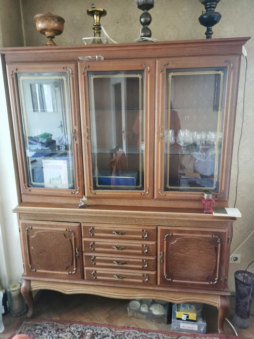 старинен саленен шкаф