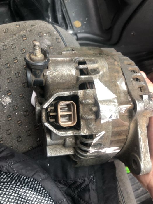 Продам генератор на мазду 323