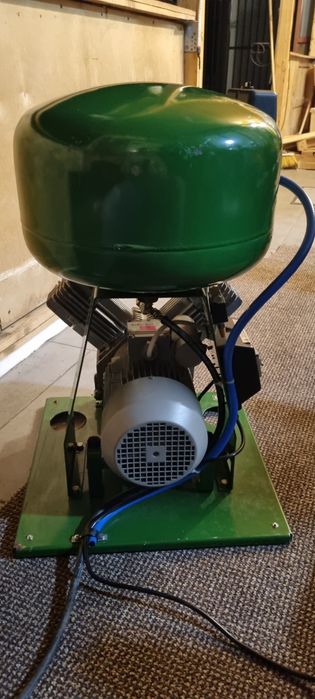 Vând compresor aer EKOM!