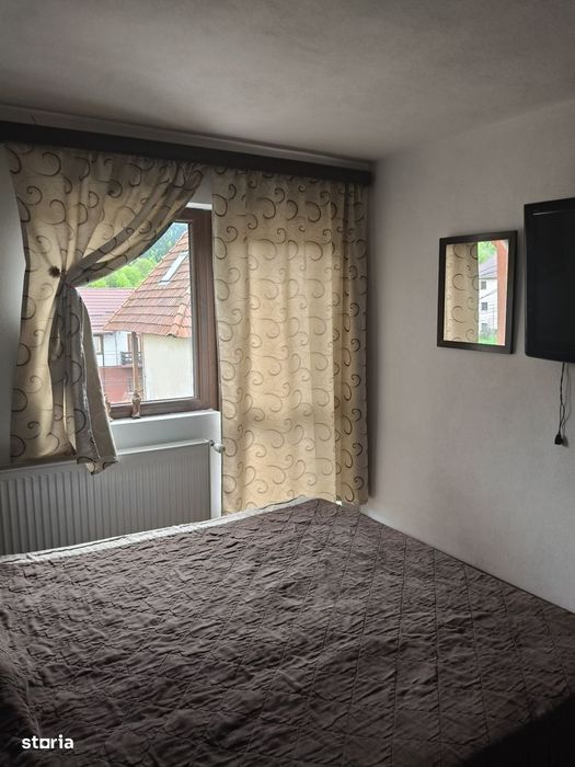 Apartament cu trei camere plus teren situat in Busteni