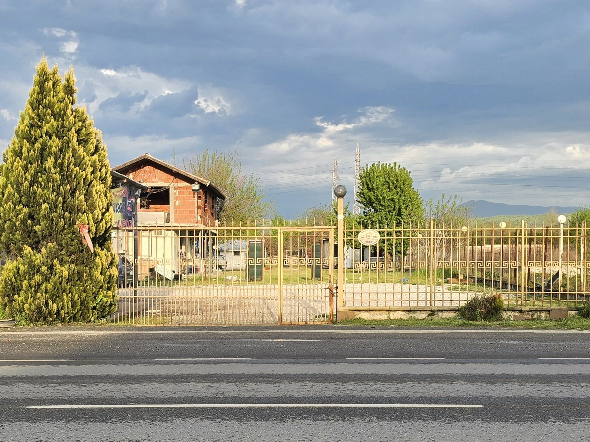 Продавам парцел с лице на Е 79