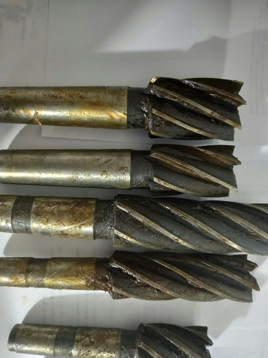 Freza cilindro-frontala / freza deget coada morse