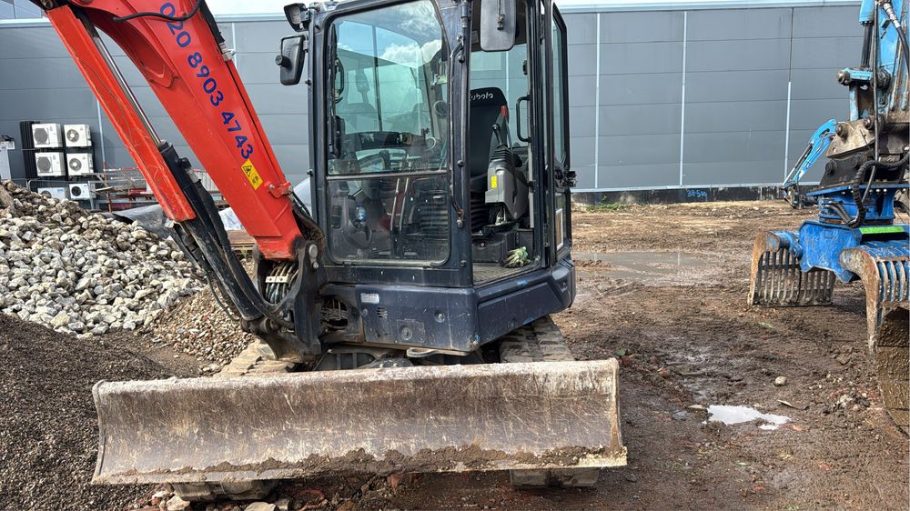 De inchiriat kubota kx060-4