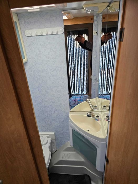 Vând Rulota Caravelair Antares Luxe 490 cu pat dublu și pat suprapus